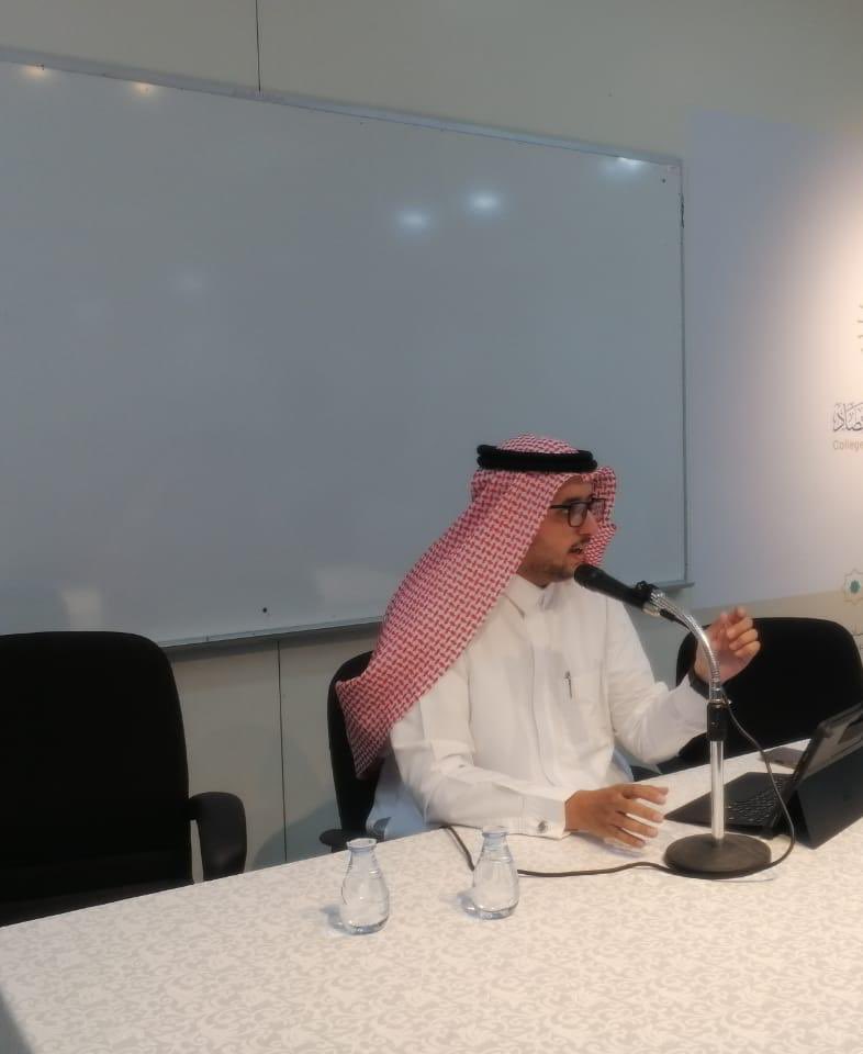 تنفيذ لقاء توعوي لطلاب كلية القانون بالتعاون مع وحدة التوعية الفكرية يوم الثلاثاء 13-جمادى الأولى-1447